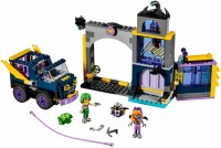 Zdjęcia - Klocki Lego Batgirl Secret Bunker 41237 