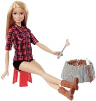 Lalka Barbie Camping Fun Doll with Light-Up Campfires FDB44 