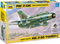 Фото - Збірна модель Zvezda Soviet Fighter MiG-21Bis Fishbed-L (1:72) 