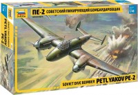 Фото - Збірна модель Zvezda Soviet Dive Bomber Petlyakov Pe-2 (1:48) 