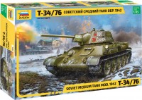 Фото - Збірна модель Zvezda Soviet Medium Tank T-34/76 Mod. 1942 (1:35) 