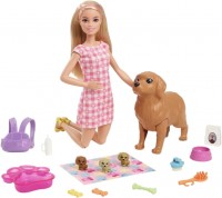 Фото - Лялька Barbie Doll And And Newborn Pups Playset With Dog HCK75 