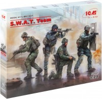 Фото - Збірна модель ICM S.W.A.T. Team (1:24) 