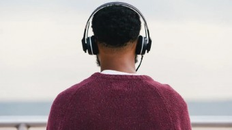 Najlepsze zamknięte słuchawki nauszne z połączeniem kombinowanym