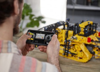 Pięć zaawansowanych klocków Lego z możliwością zdalnego sterowania